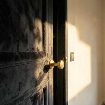 Velvet Knock