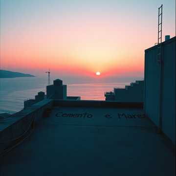 Cemento e Mare: Voci Sotto il Sole