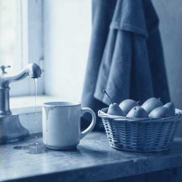 The Blue Mug Waits