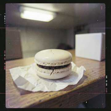 Liar Macaron
