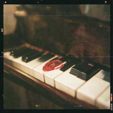 BLACK KEYS, RED LIPS — ĐỪNG VỘI VỀ
