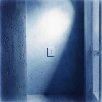 awerysopelea - Licht im Flur awerysopelea - Licht im Flur